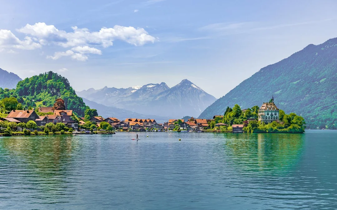Lake Thun & Lake Brienz Cruise Day Pass Image 4