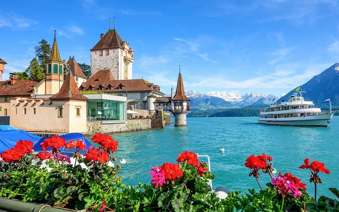 Lake Thun & Lake Brienz Cruise Day Pass Image 6
