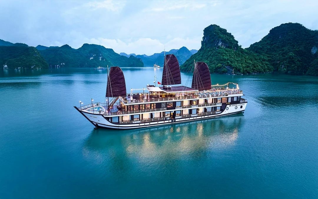 Lan Ha Bay: 2D1N 5-Star Cruise Image 1