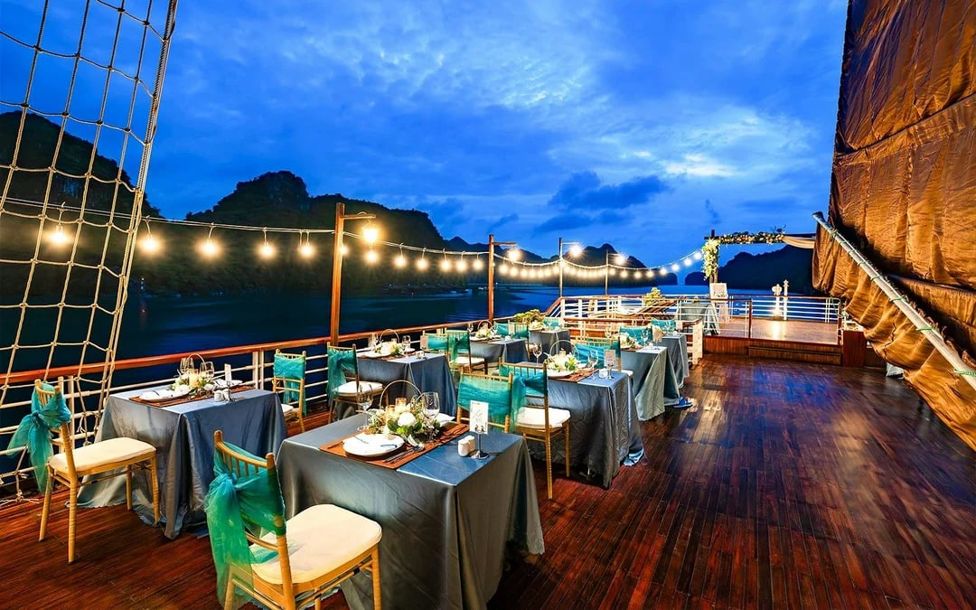 Lan Ha Bay: 2D1N 5-Star Cruise Image 3