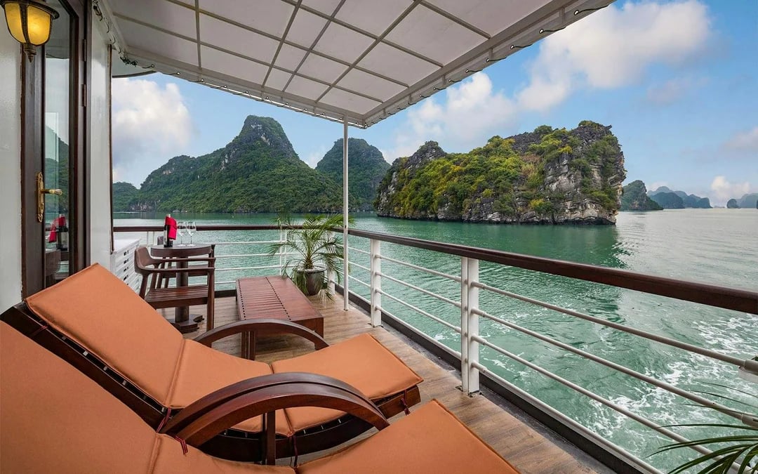 Lan Ha Bay: 2D1N 5-Star Cruise Image 8