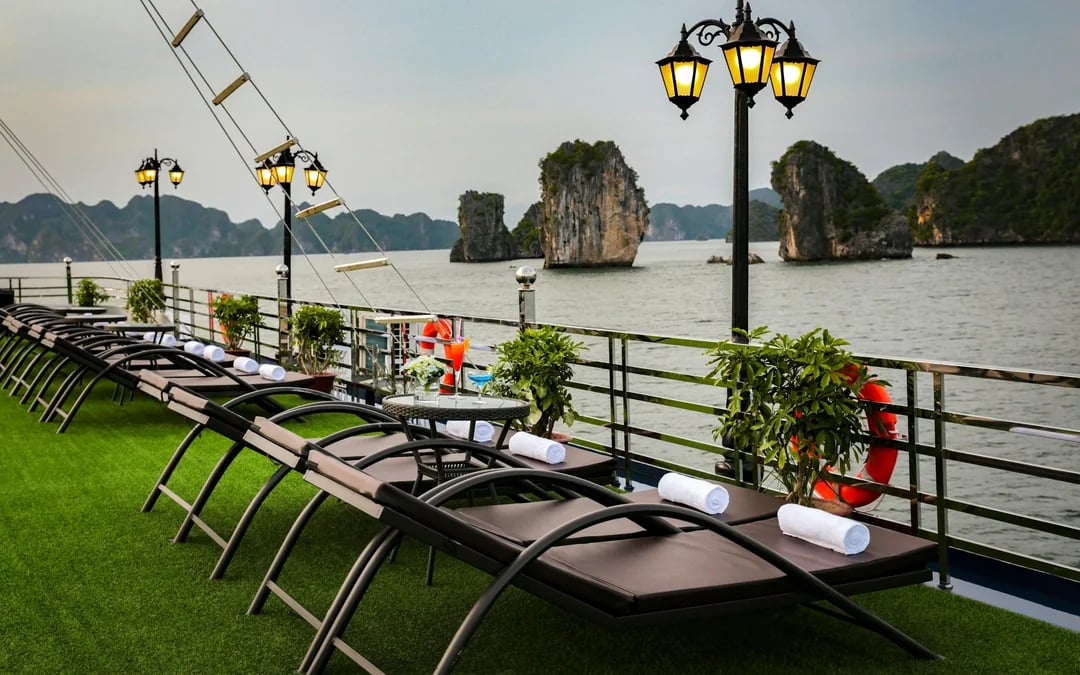 Lan Ha Bay: 4-Star Cruise Image 6