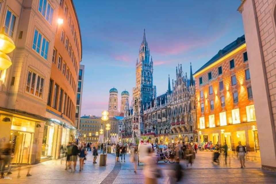 Landmarks of Munich private walking tour for families