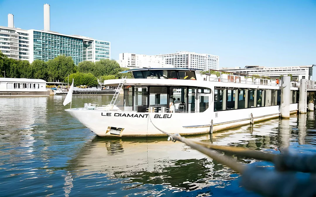 Le Diamant Bleu Gourmet Meal with Seine River Cruise Image 1