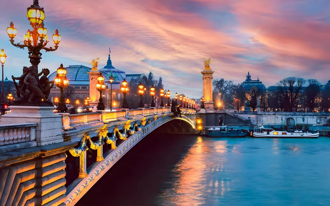 Le Diamant Bleu Gourmet Meal with Seine River Cruise Image 7