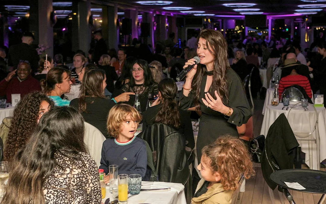 Le Diamant Bleu Seine River Lunch or Dinner Cruise Image 12