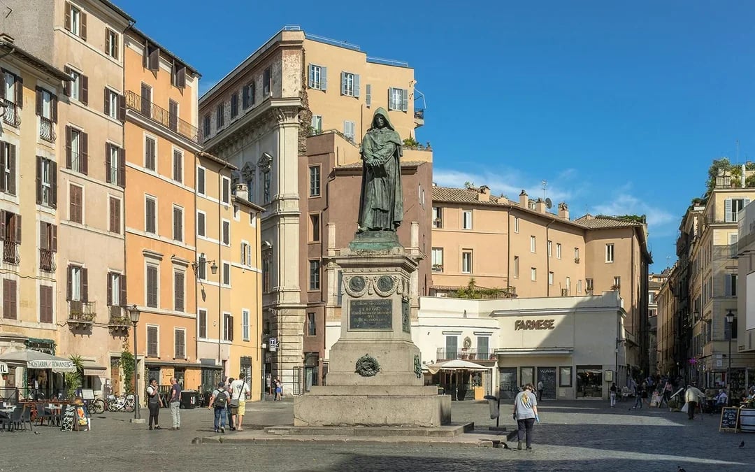 Legends & Ghosts of Rome: Night Walking Tour Image 3
