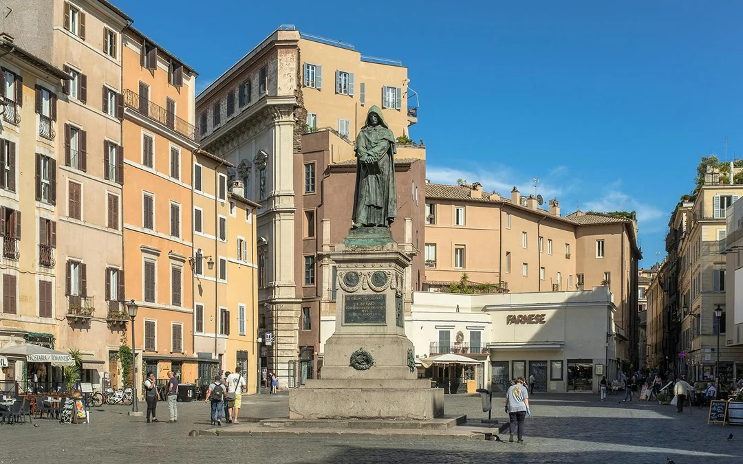Legends & Ghosts of Rome: Night Walking Tour Image 3