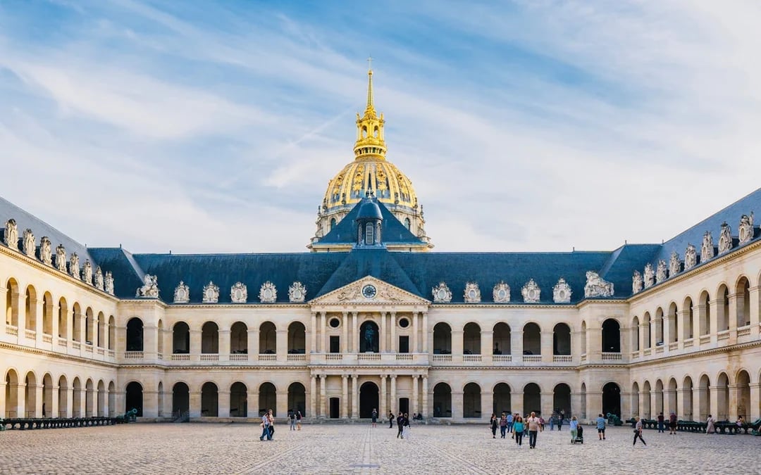 Les Invalides and Napoleon's Tomb Guided Tour with Skip-the-Line Entry and Musée de l'Armée Access Image 2