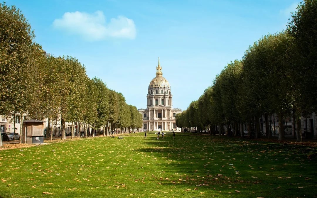 Les Invalides and Napoleon's Tomb Guided Tour with Skip-the-Line Entry and Musée de l'Armée Access Image 4