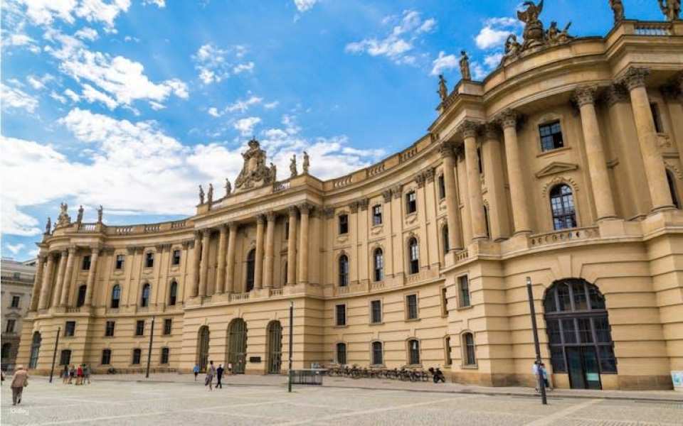 Life in Nazi Germany exploration game and tour in Berlin