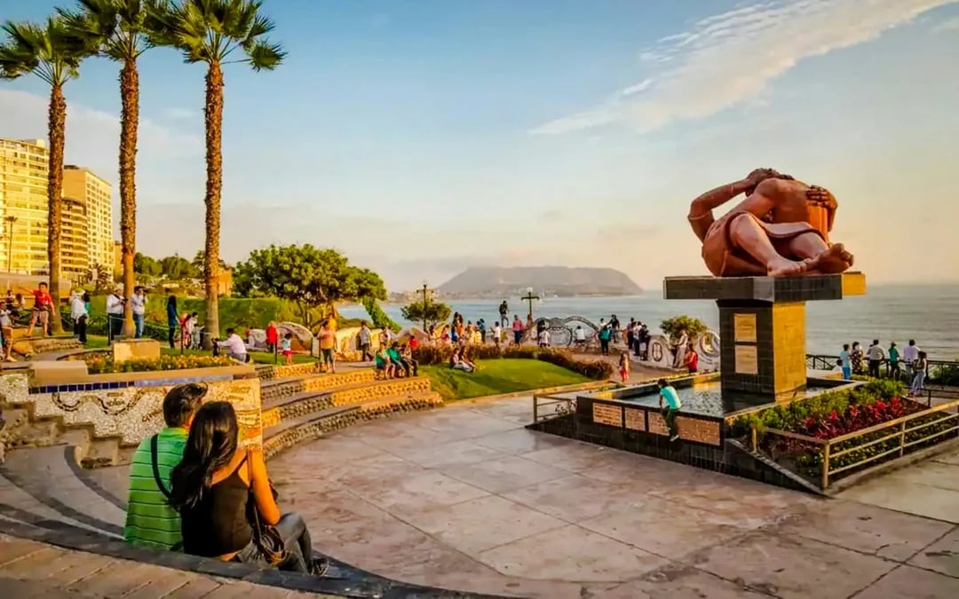 Lima City Tour: Historic Center, Miraflores, Love Park & San Francisco Catacombs Image 1