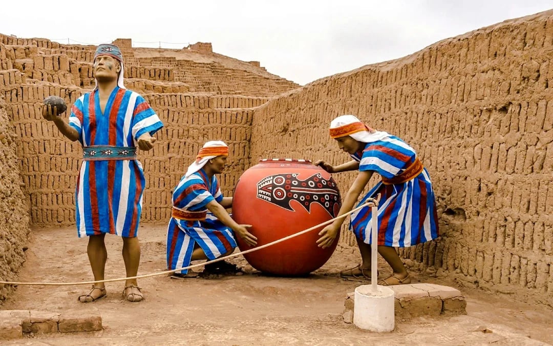 Lima City Tour: Historic Center, Miraflores, Love Park & San Francisco Catacombs Image 4