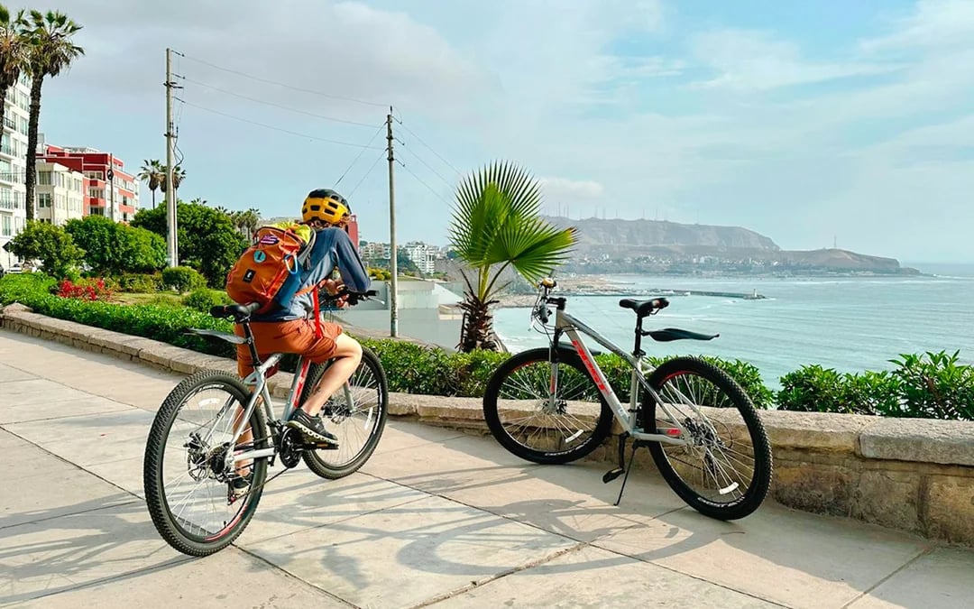 Lima Guided Downhill Bike Tour: Morro Solar, Barranco and Miraflores Image 1