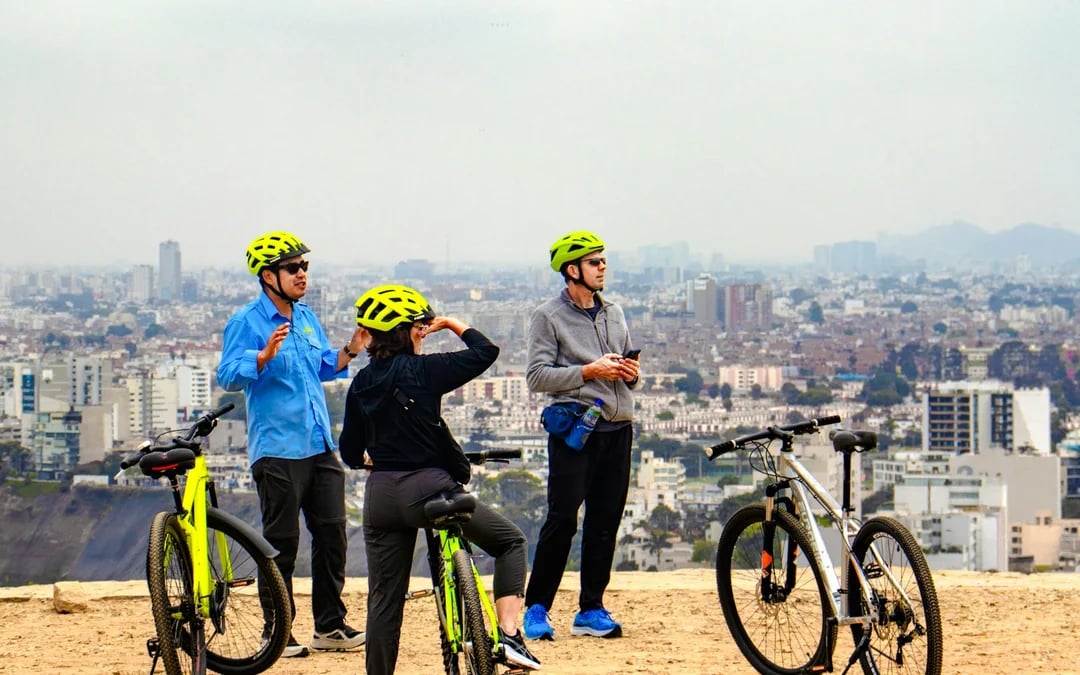 Lima Guided Downhill Bike Tour: Morro Solar, Barranco and Miraflores Image 4