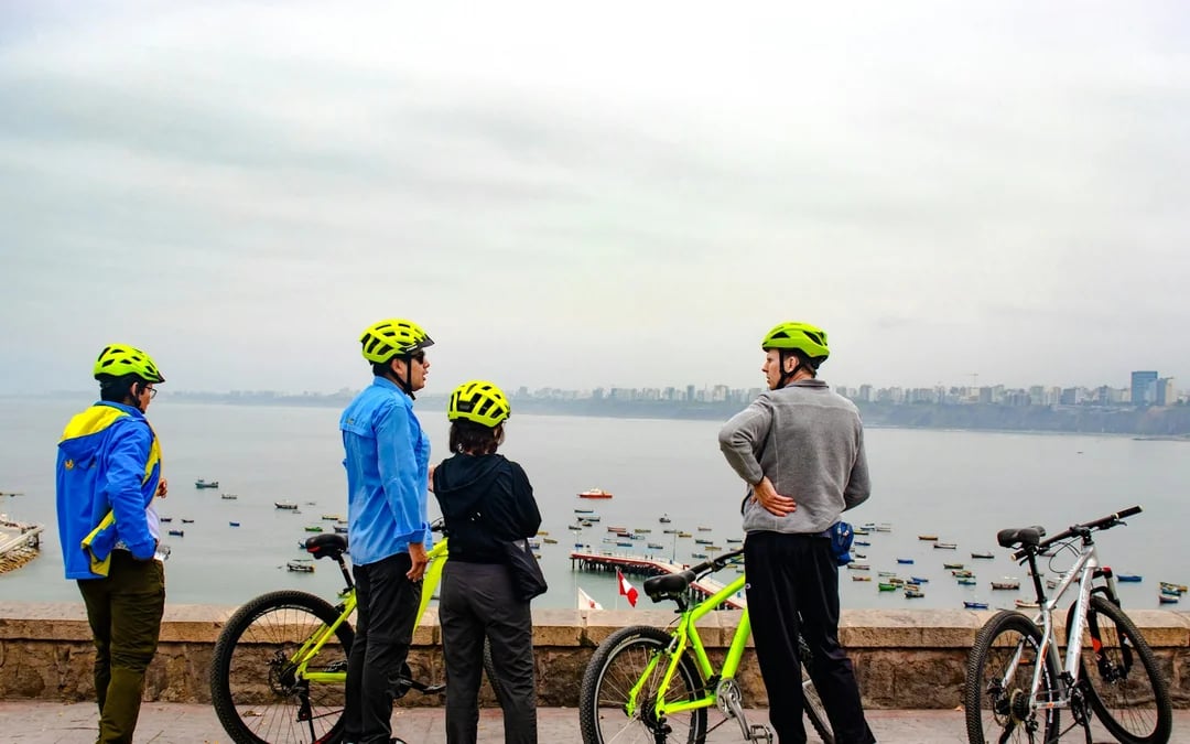 Lima Guided Downhill Bike Tour: Morro Solar, Barranco and Miraflores Image 5