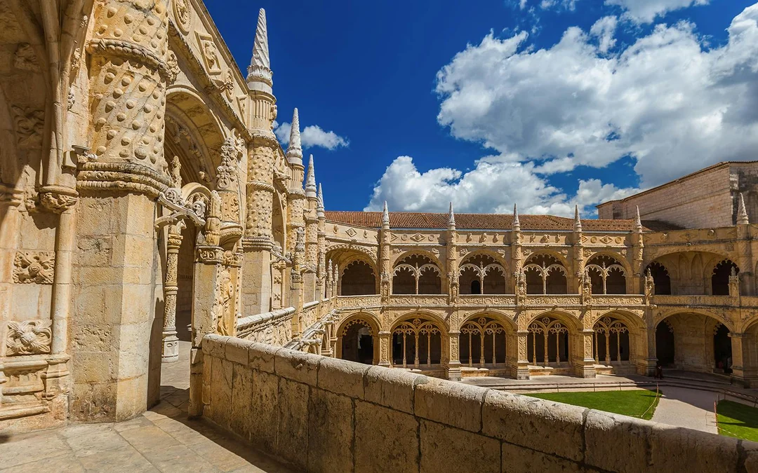 Lisboa Card: Access to 50+ Attractions & Unlimited Public Transportation Image 3