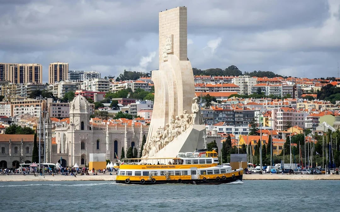 Lisbon 24h Hop-On Hop-Off Boat Tour Image 1