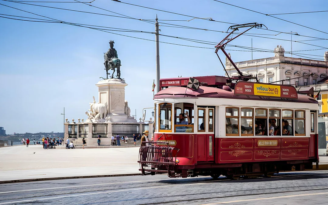 Lisbon 24h Hop-On Hop-Off Boat Tour Image 4