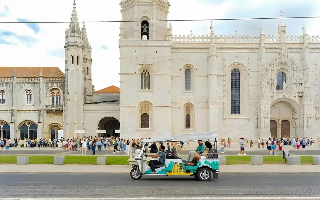 Lisbon: 5-Hour Private Tuk-Tuk Tour with Food Tastings Image 2