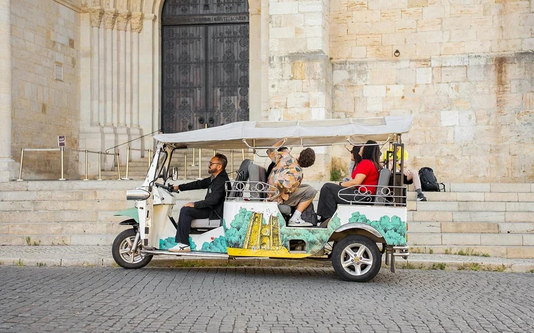 Lisbon: 5-Hour Private Tuk-Tuk Tour with Food Tastings Image 6