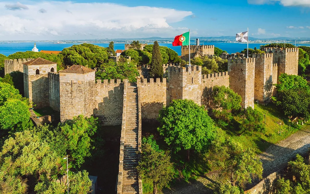 Lisbon Card: Access to São Jorge Castle & 50+ Attractions Image 2