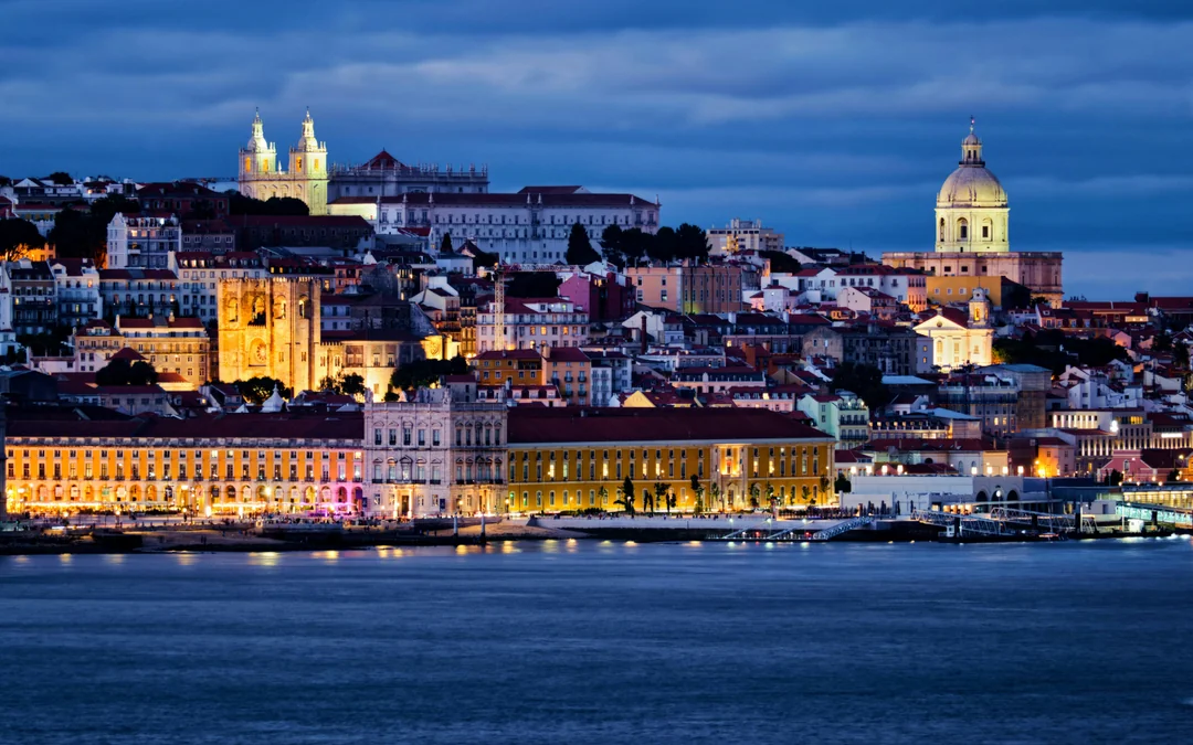 Lisbon Night Sightseeing Cruise on Tagus River Image 2