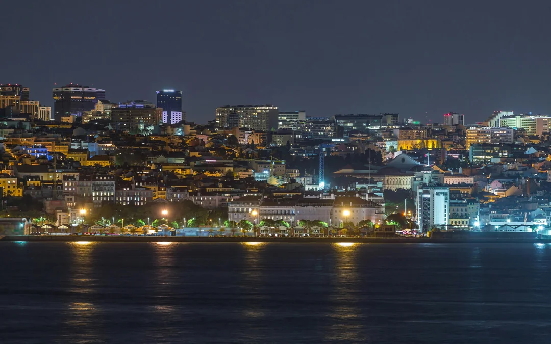 Lisbon Night Sightseeing Cruise on Tagus River Image 4