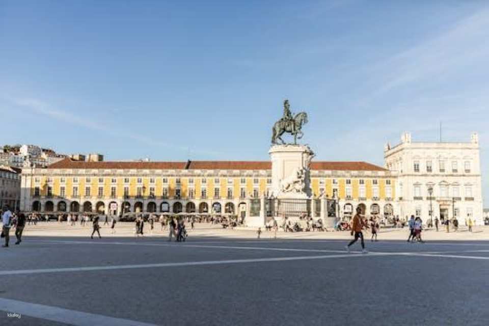 Lisbon private and personalized tour with local guide