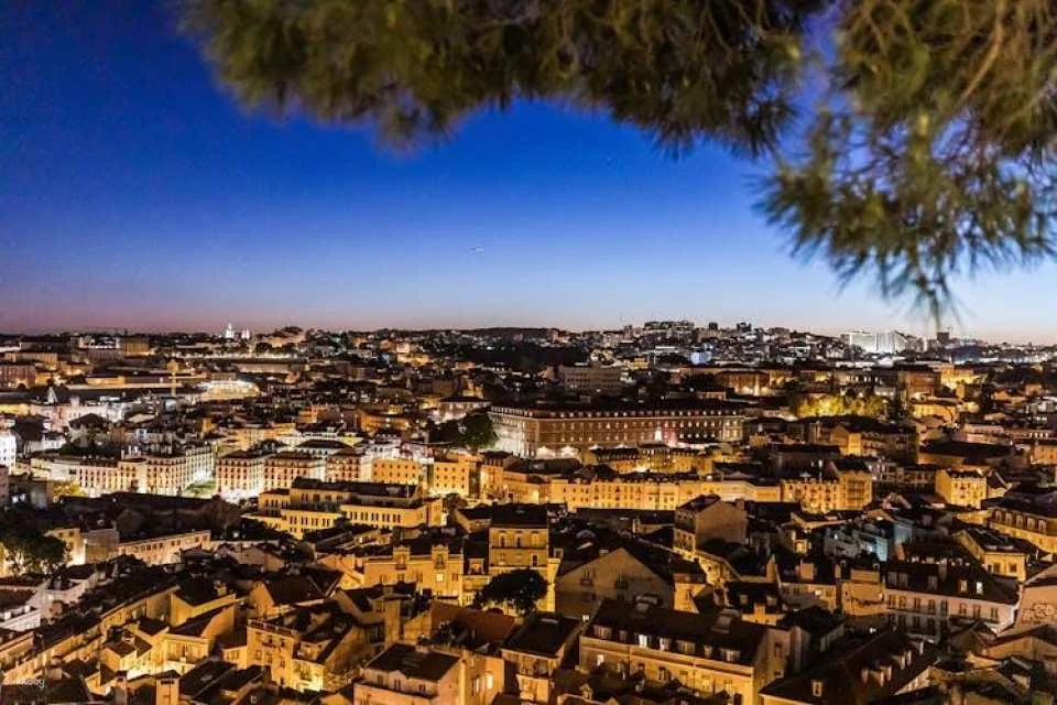 Lisbon private and personalized tour with local guide