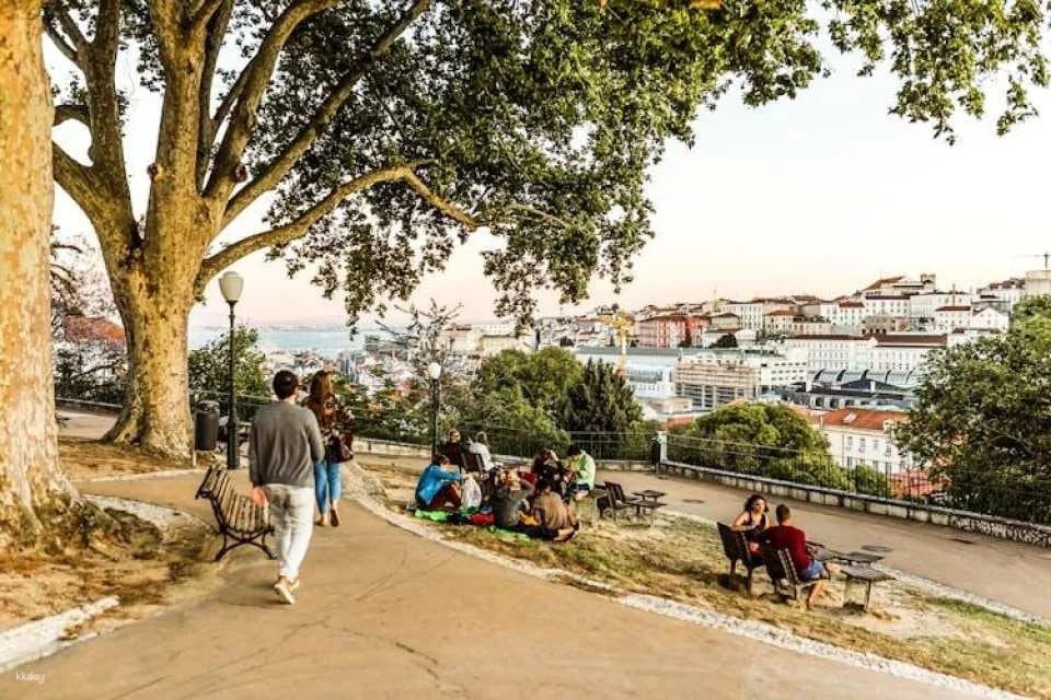 Lisbon private and personalized tour with local guide