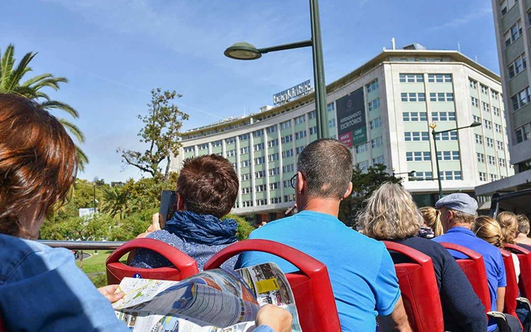 Lisbon Sightseeing: Hop-on Hop-off Bus Tour with Boat Tour
 Image 4