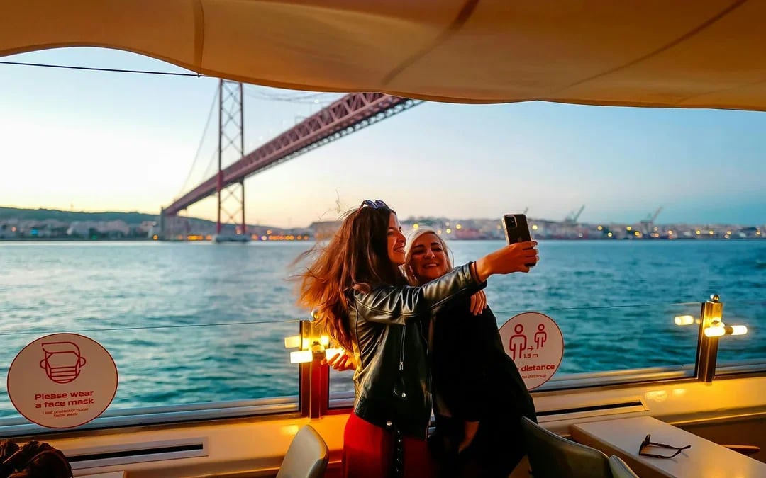 Lisbon Sunset Cruise on Tagus River Image 7