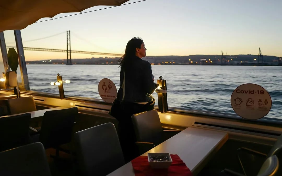 Lisbon Sunset Cruise on Tagus River Image 8