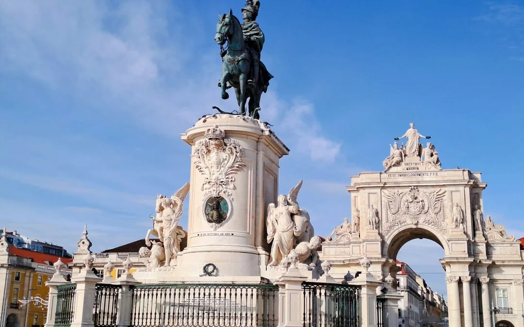 Lisbon Walking Tour: Alfama, Old City Walls and Viewpoints Image 2