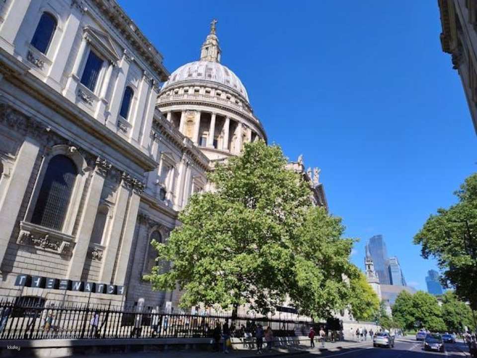 London big city hike through renowned landmarks