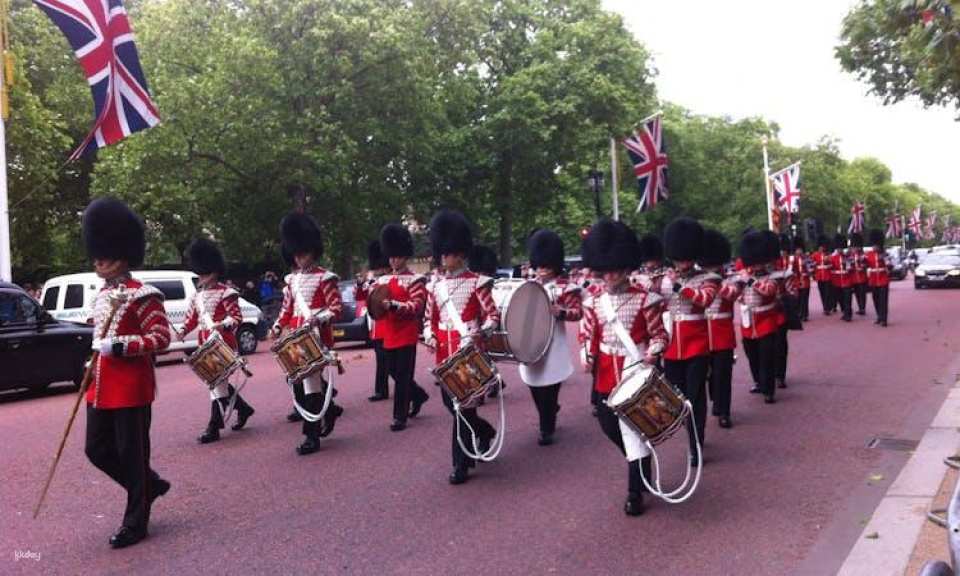 London Changing of the Guard walking tour