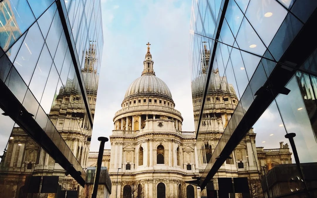 London Christmas Lights Guided Bus Tour with Afternoon Tea and Festive Drinks Image 2