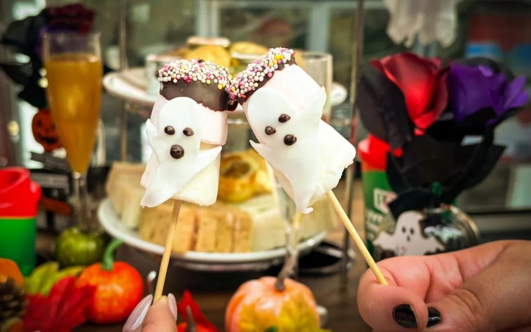 London Halloween Afternoon Tea Bus Tour with Live Guide, Seasonal Treats, and Sightseeing Image 2
