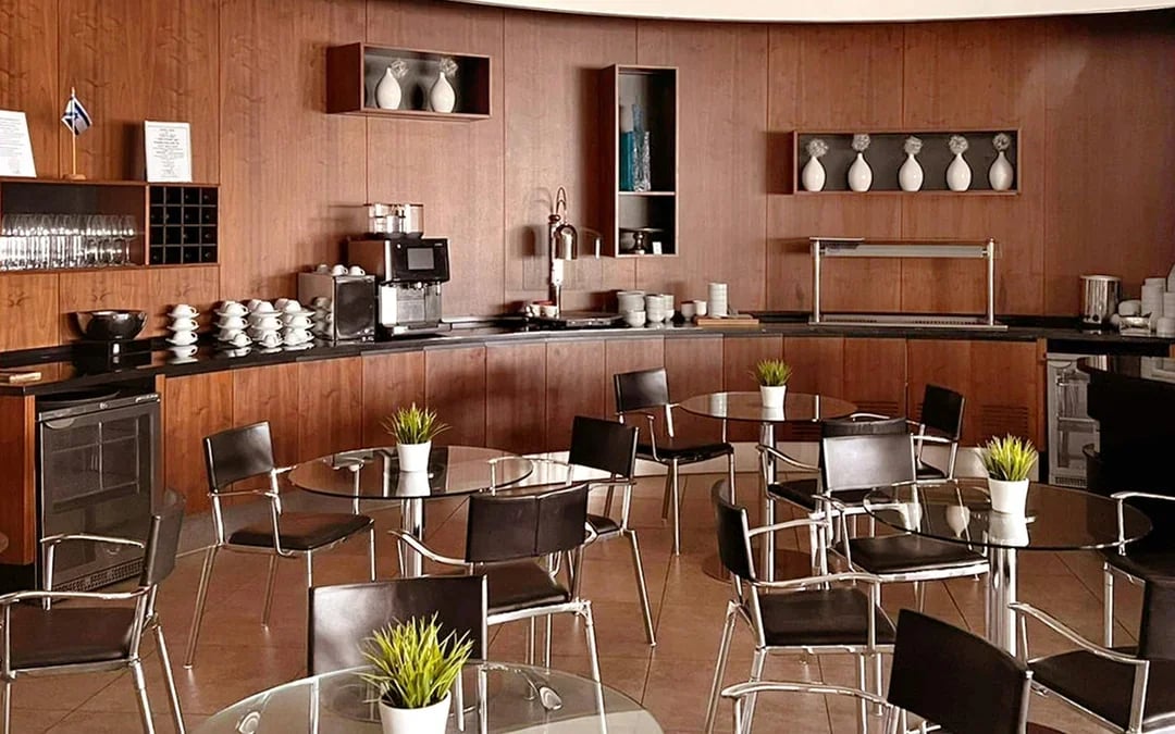 London Heathrow Airport: Blush Lounge by Plaza Premium at Terminal 4 Image 2