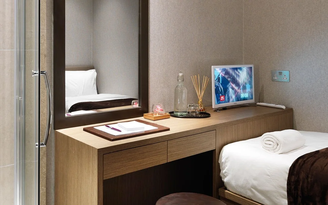 London Heathrow Airport: Plaza Premium Lounge at Terminal 2 Image 6