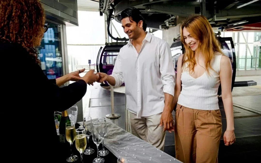 London IFS Cloud Cable Car: Champagne Experience Tickets Image 4