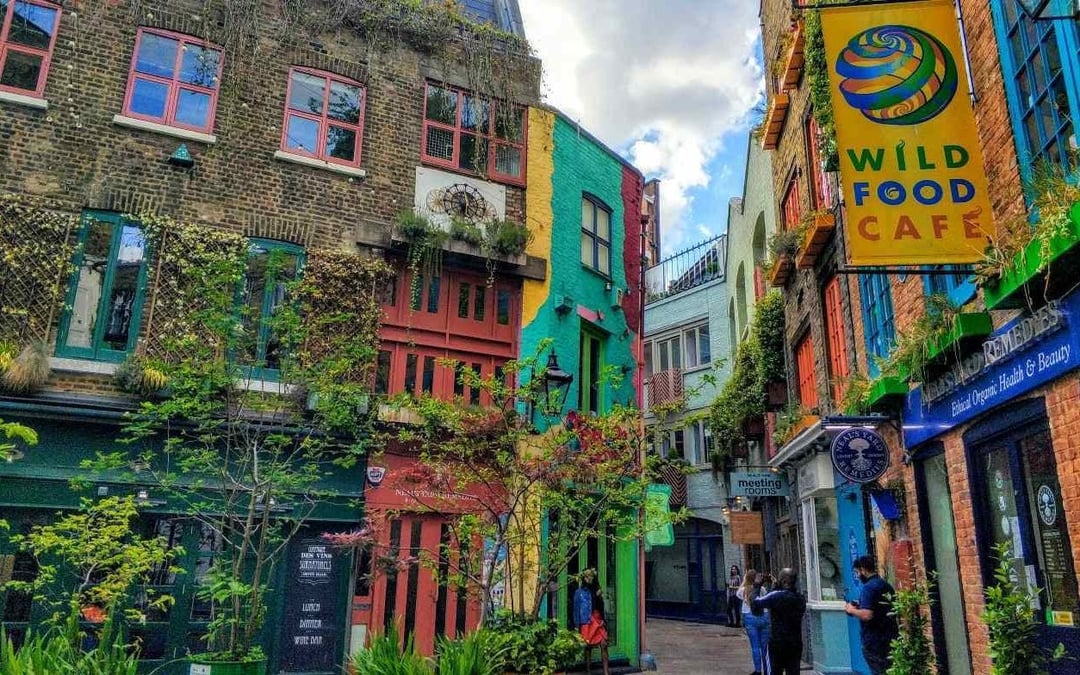 London LGBTQ Mystery: Self-Guided City Exploration Game Image 7