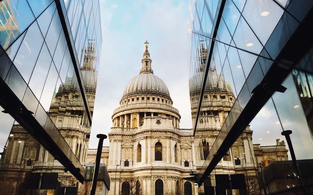 London Panoramic Sightseeing Guided Tour with Brunch and Prosecco on Upper Deck Bus Image 2