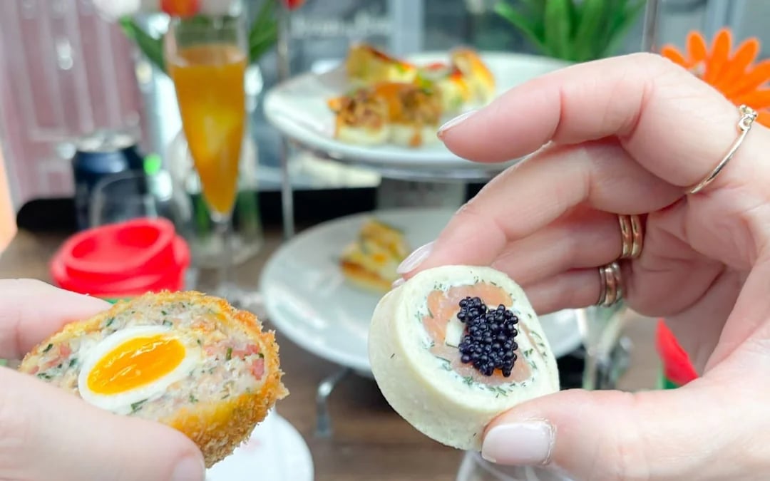 London Panoramic Sightseeing Guided Tour with Brunch and Prosecco on Upper Deck Bus Image 4
