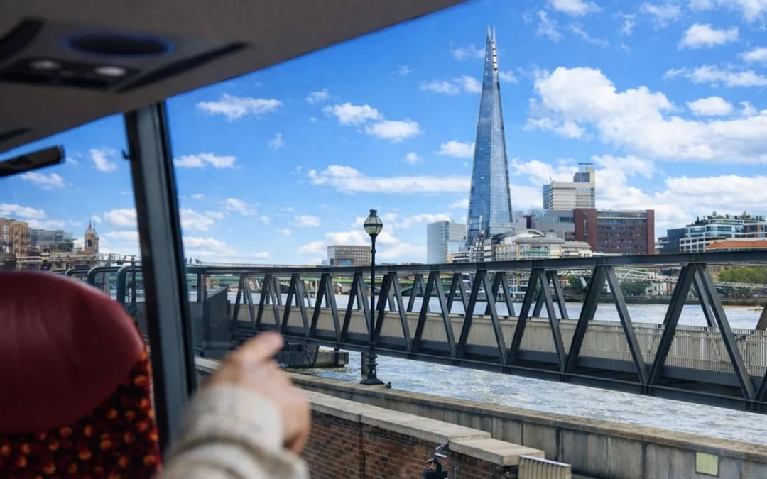 London Panoramic Sightseeing Guided Tour with Brunch and Prosecco on Upper Deck Bus Image 5