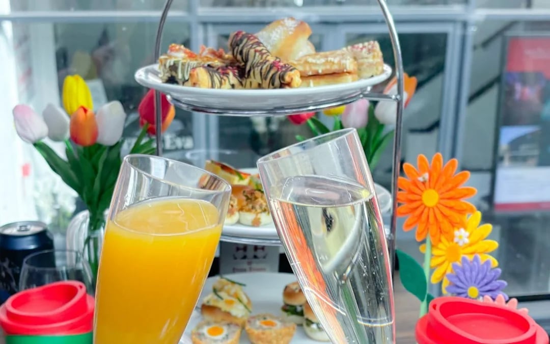 London Panoramic Sightseeing Guided Tour with Brunch and Prosecco on Upper Deck Bus Image 7