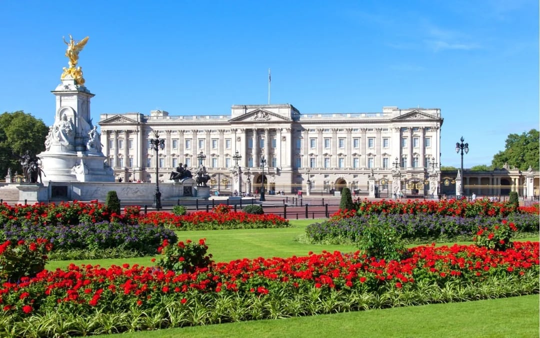 London's Crown Family: Self-Guided City Exploration Game Image 7