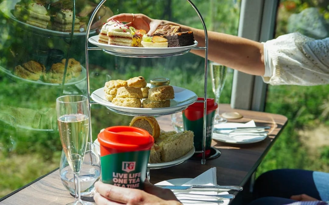 London Sightseeing Guided Tour with Afternoon Tea and Prosecco on Upper Deck Bus Image 1