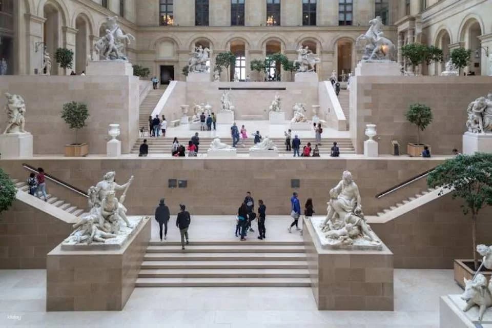 Louvre Museum fast-track ticket with audio tour on mobile app